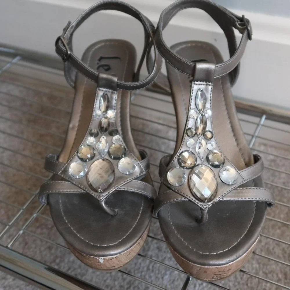 Vintage LEI Silver and Grey Wedge Sandals with Stone‎ Detailing - Picture 2 of 8